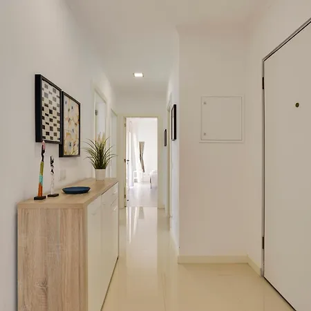 Charming 3 Bedroom Close To Historic Center-lagos *