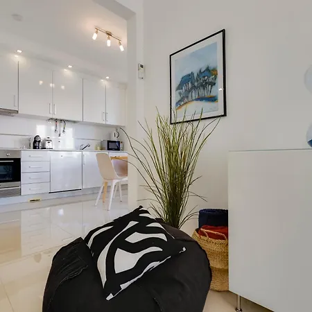 Charming 3 Bedroom Close To Historic Center-lagos *