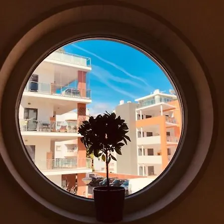 Charming 3 Bedroom Close To Historic Center-lagos * لاغوس