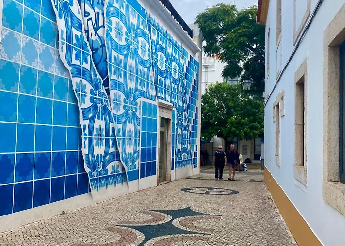 Charming 3 Bedroom Close To Historic Center-lagos * ラゴス